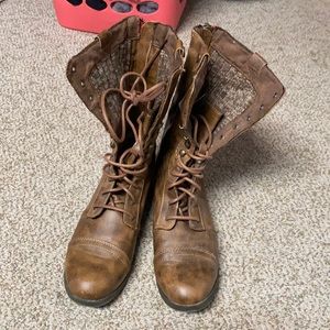 AE lace up boots